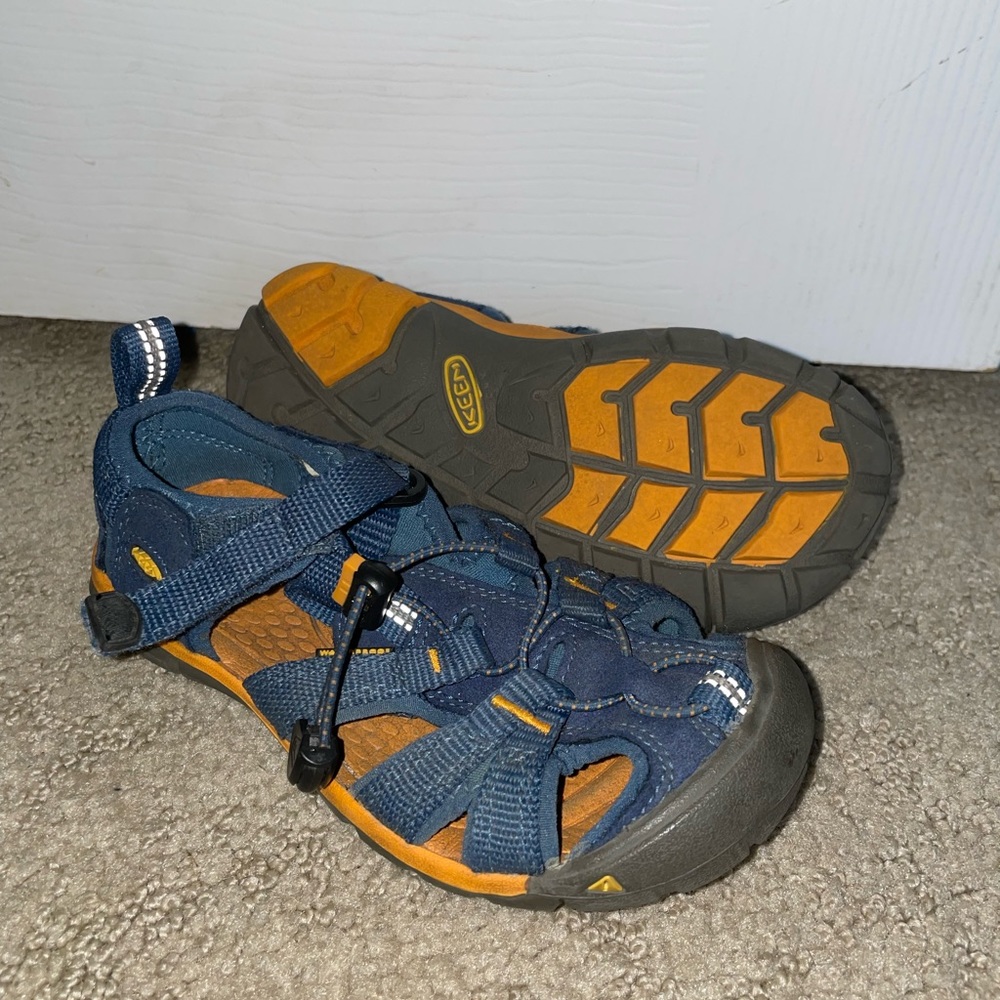 COPY - Keen youth size 11, sandals. Great condition!!